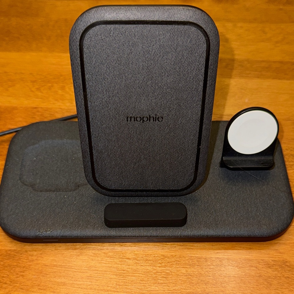 Mophie Dual Wireless Charging Pad in Dark Gray